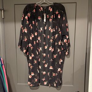 Express Black Floral Lace-Trim Kimono
